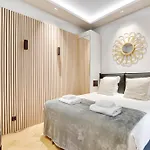 Pick A Flat\'s apartment in Champs-Elysées - Rue Marbeuf