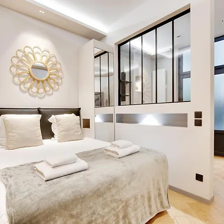 Pick A Flat's In Champs-elysées - Rue Marbeuf Appartamento Parigi