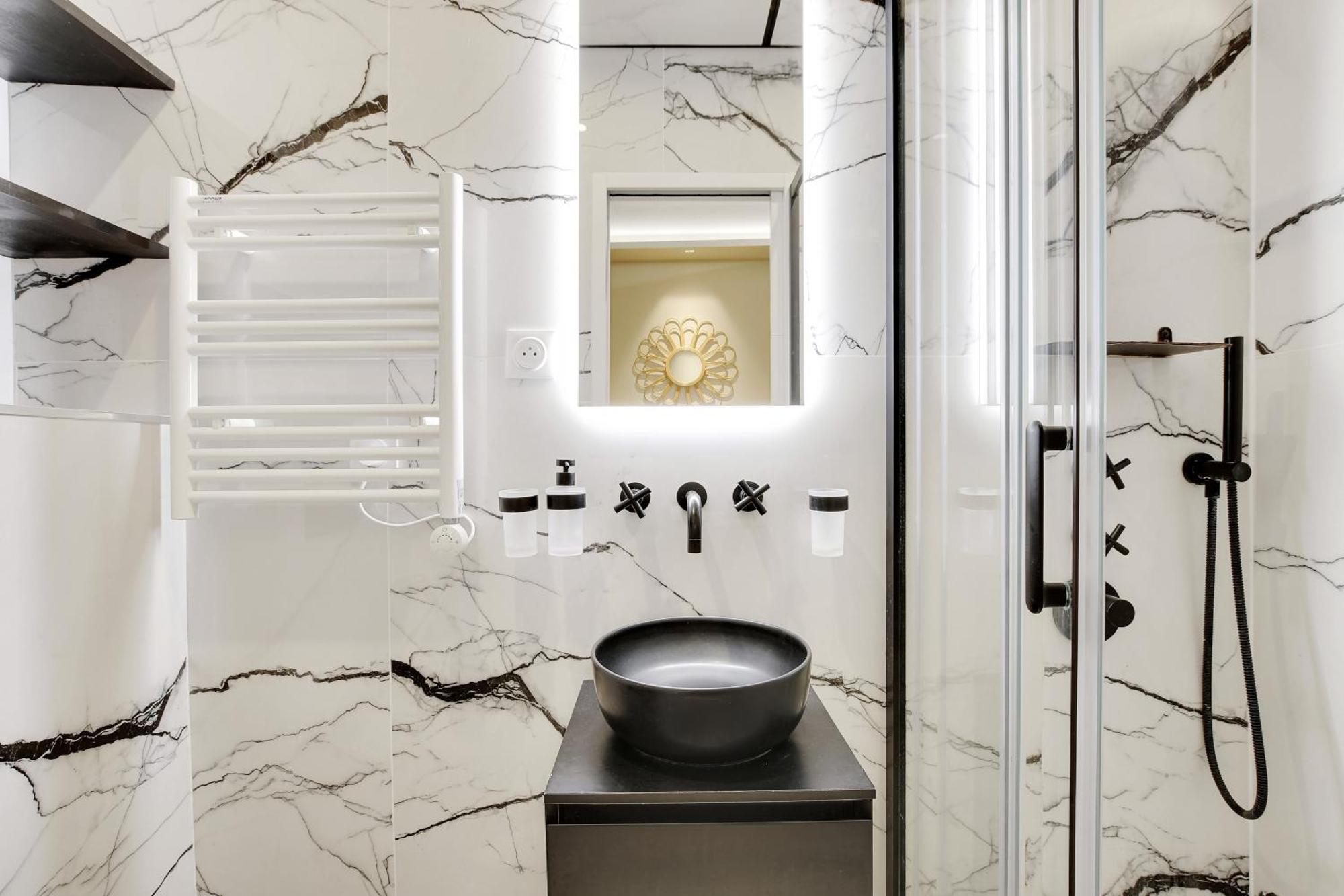 Pick A Flat's In Champs-elysées - Rue Marbeuf *